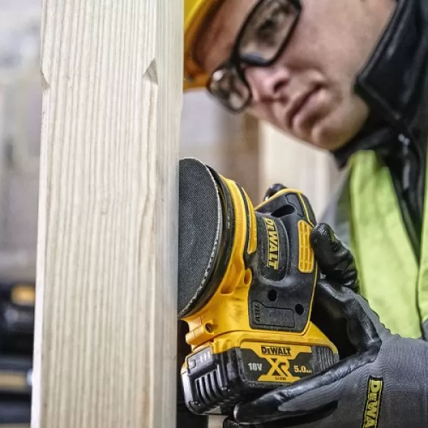 Aku bruska excentrická Dewalt DCW210P2 125 mm