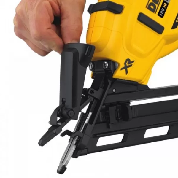 Aku hřebíkovačka DeWalt DCN650P2, 18 V, dokončovací, 2x5,0Ah