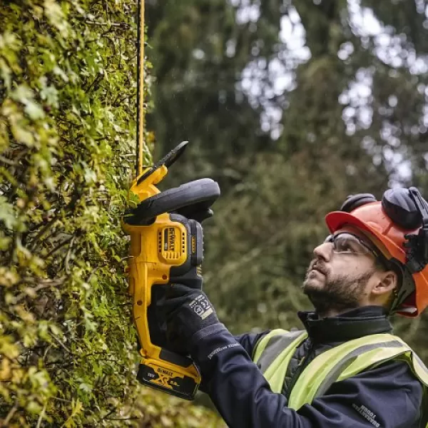 Aku nůžky na živý plot Dewalt DCMHT563P1 18V 1x5,0Ah