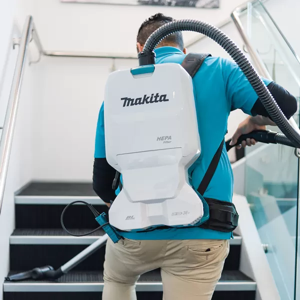 Aku vysavač zádový Makita DVC660Z solo