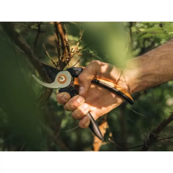 Nůžky zahradní dvoučepelové (L) Solid™ P341 Fiskars