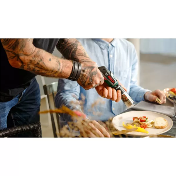 Aku šroubovák Bosch IXO 7 set 0603E0021