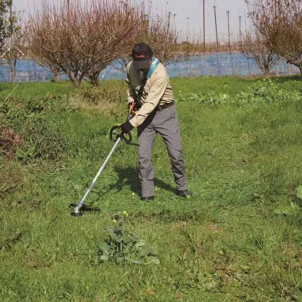 Aku křovinořez Li-ion XGT 40V Makita UR017GZ - solo