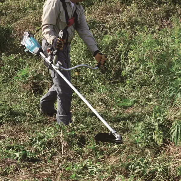 Aku křovinořez Makita Li-ion XGT 40V UR016GZ - solo