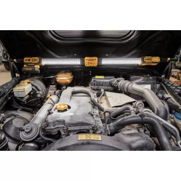 Světlo Dewalt pro upevnění na kapotu 12/18V