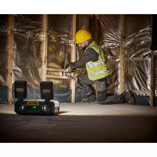 Přepravní box DeWalt DWST08061-1 TOUGHSYSTEM 1/2 kufr s pracovním osvětlením