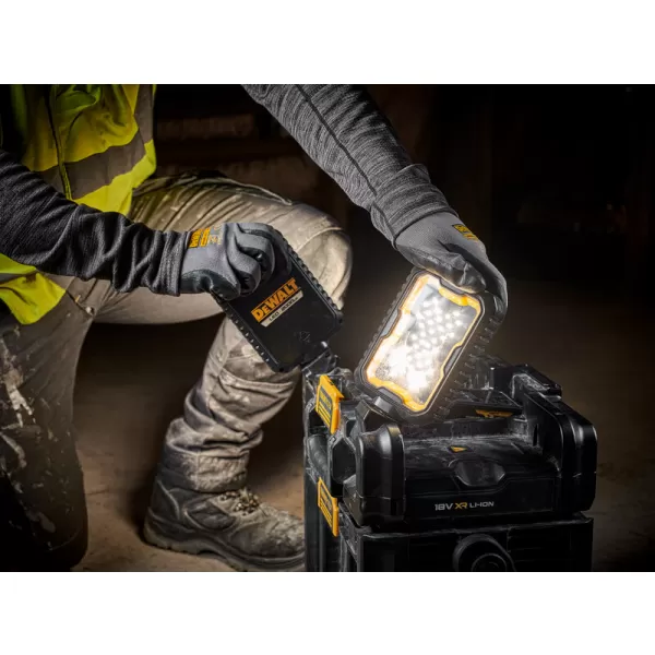 Přepravní box DeWalt DWST08061-1 TOUGHSYSTEM 1/2 kufr s pracovním osvětlením