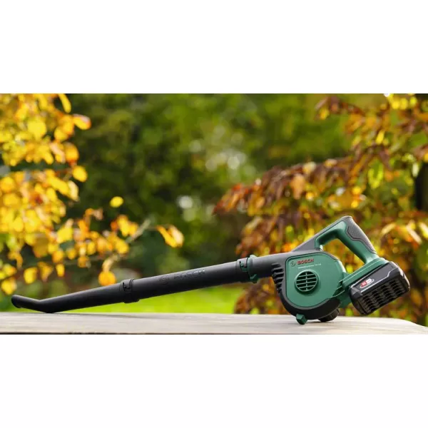 Aku foukač na listí Bosch UniversalLeafBlower 18V-130