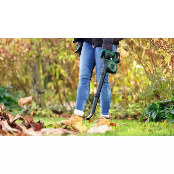 Aku foukač na listí Bosch UniversalLeafBlower 18V-130