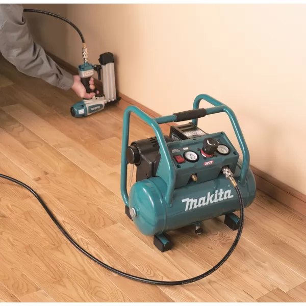 Aku kompresor Makita Li-ion XGT 40V solo