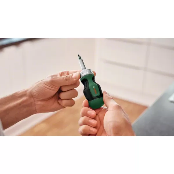 Šroubovák krátký ráčnový se 6 bity Bosch