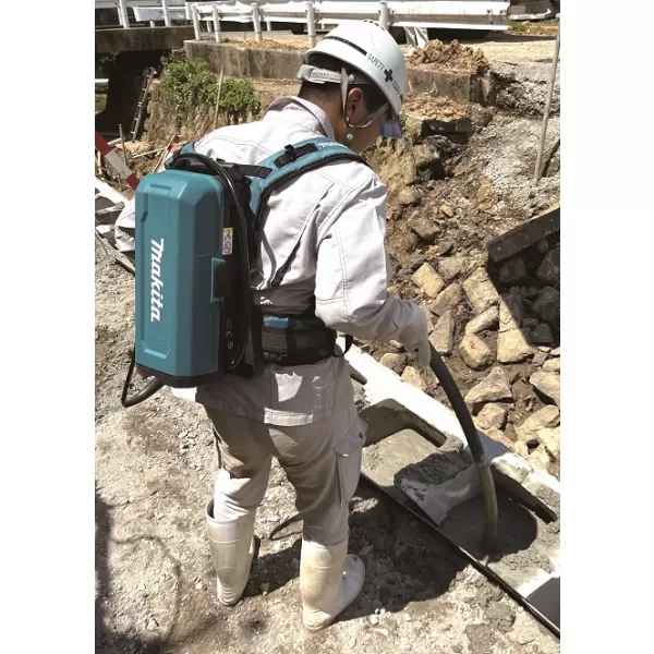 Aku přístroj ke zhutňování betonu Makita VR001CZ pro EXTERNÍ ZDROJ