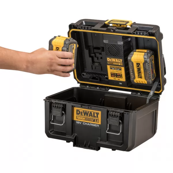 Nabíječka akumulátorů v kufru DeWalt TOUGHSYSTEM DWST83471