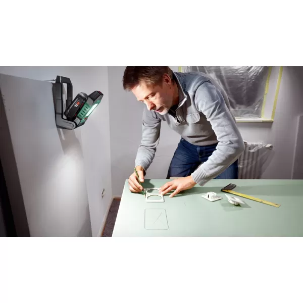 Aku svítilna Bosch UniversalWorkLight 18V-2100 solo