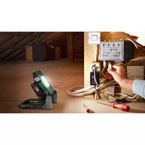 Aku svítilna Bosch UniversalWorkLight 18V-2100 solo
