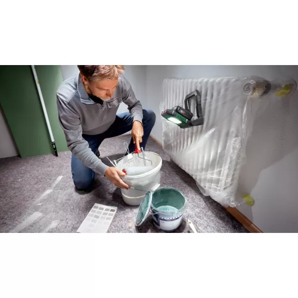 Aku svítilna Bosch UniversalWorkLight 18V-2100 solo