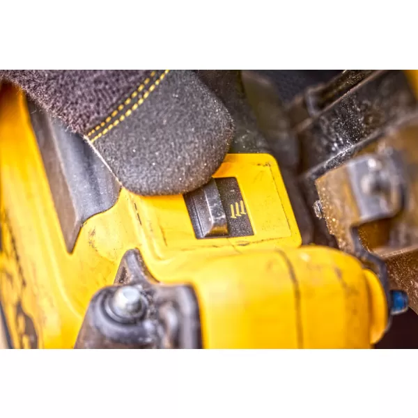 Aku hřebíkovačka DeWalt DCN930P2, 18V, 2x5,0Ah