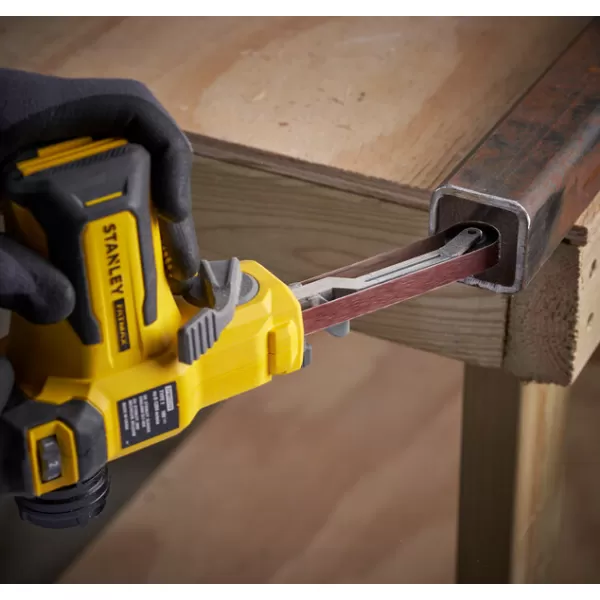 Aku prstová bruska Stanley FATMAX® SFMCE210D2K, V20, 2 x 2.0 Ah 18 V