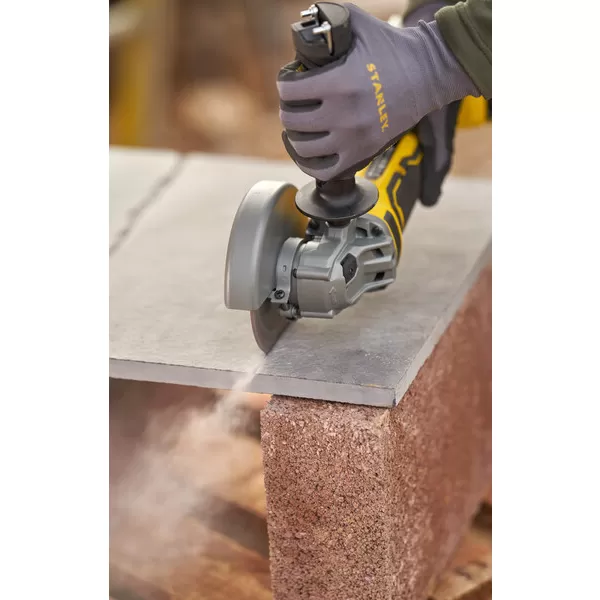Aku bezuhlíková úhlová bruska Stanley FATMAX® SFMCG700B, V20, bez baterie a nabíječky 18 V
