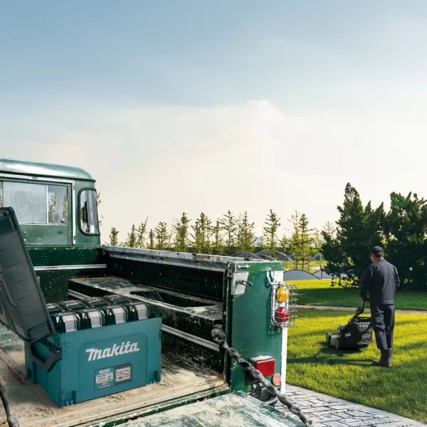 Napájecí adaptér v systeineru makpac Makita BCC01, pro 8 akmulátorů XGT