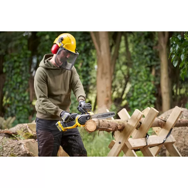 Aku bezuhlíková řetězová pila Stanley FATMAX® SFMCCS730B, V20, bez baterie a nabíječky 18 V