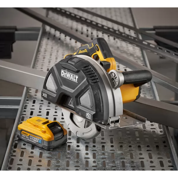 Aku okružní pila na kov DeWalt DCS383H2, 18V, 2x5,0Ah POWERSTACK
