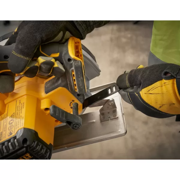 Aku okružní pila na kov DeWalt DCS383N, 18V, solo