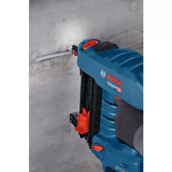 Aku hřebíkovačka Bosch GNB 18V-40 Professional 2x4,0Ah 06019L7005