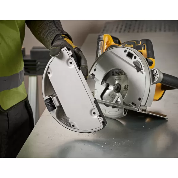 Aku okružní pila na kov DeWalt DCS383H2, 18V, 2x5,0Ah POWERSTACK