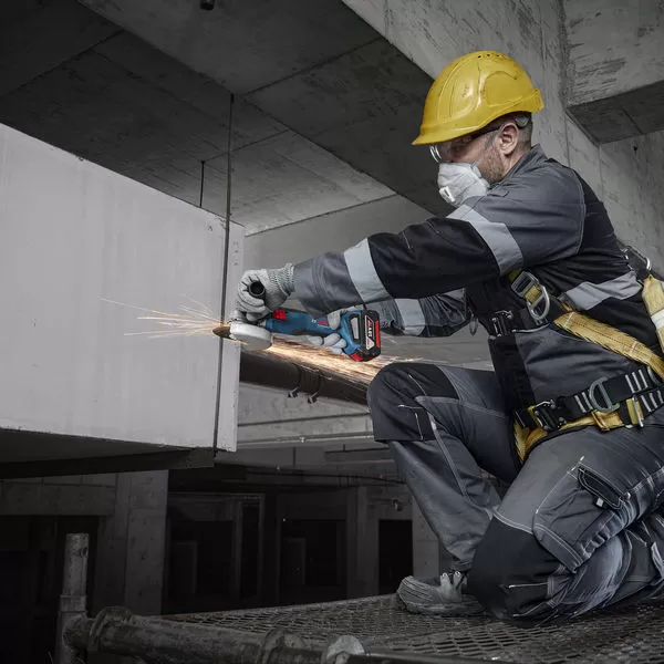 Aku úhlová bruska Bosch GWS 18V-8 Professional 1x5,0Ah 06019N9005