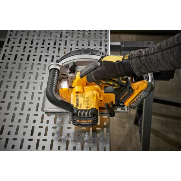 Aku okružní pila na kov DeWalt DCS383N, 18V, solo