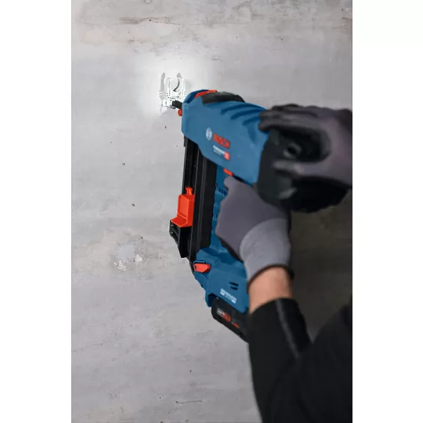 Aku hřebíkovačka Bosch GNB 18V-40 Professional 2x4,0Ah 06019L7005