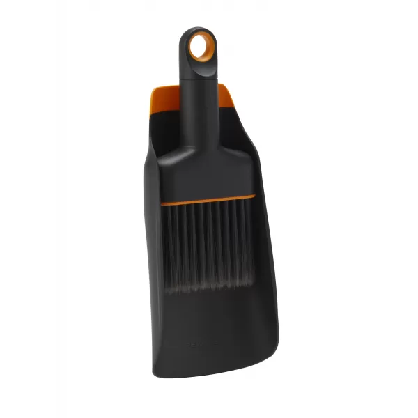 Oboustranná lopatka a smetáček Fiskars Solid 2v1