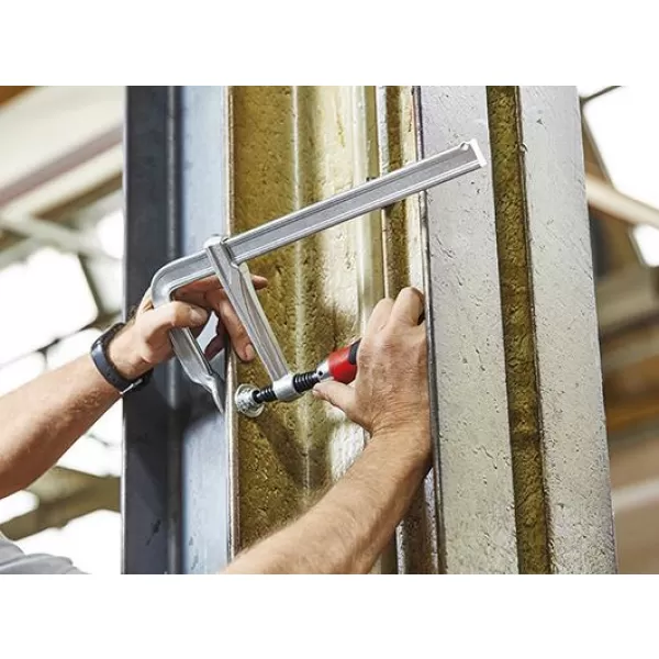 Šroubovací svěrka ocel. 2-složková rukojeť 600x120mm sklopná rukojeť Bessey